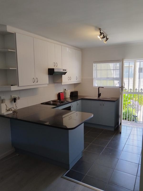 To Let 2 Bedroom Property for Rent in Wynberg Upper Western Cape